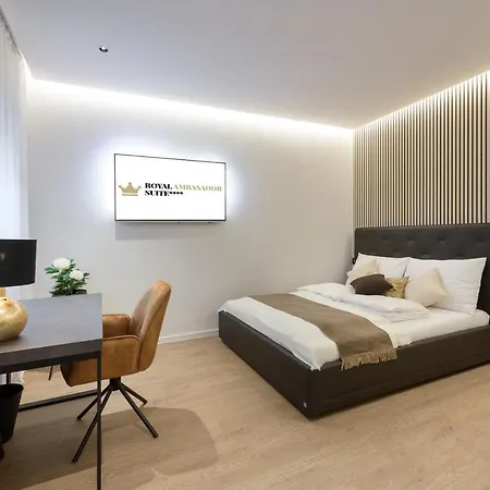 Aparthotel Royal Suite, *