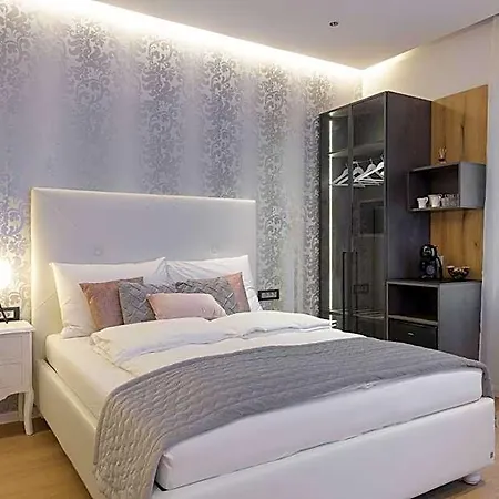 Royal Suite, Апарт-отель 3*