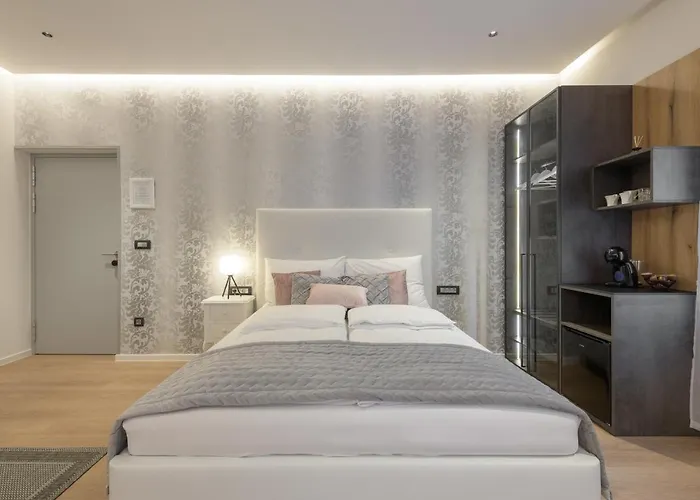 Апарт-отель Royal Suite,