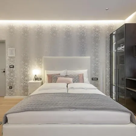 מלון דירות Royal Suite,