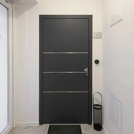 Royal Suite, מלון דירות 3*