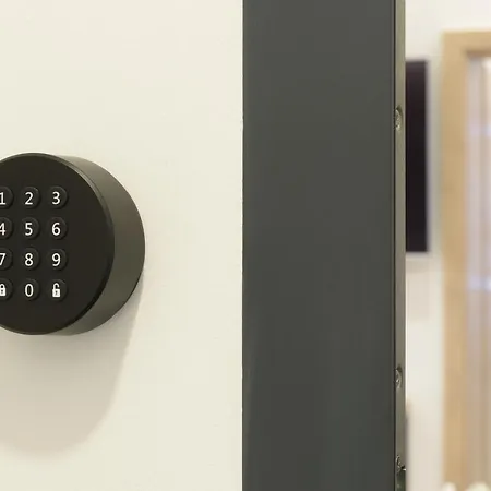 Royal Suite, מלון דירות 3*